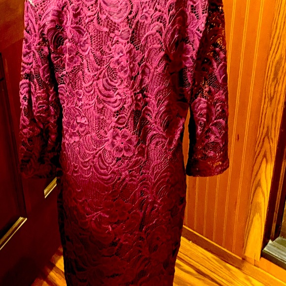 Lace dress - Picture 2 of 4